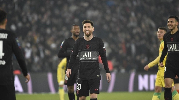 Lionel Messi marca su primer gol con PSG para la victoria ante Nantes.