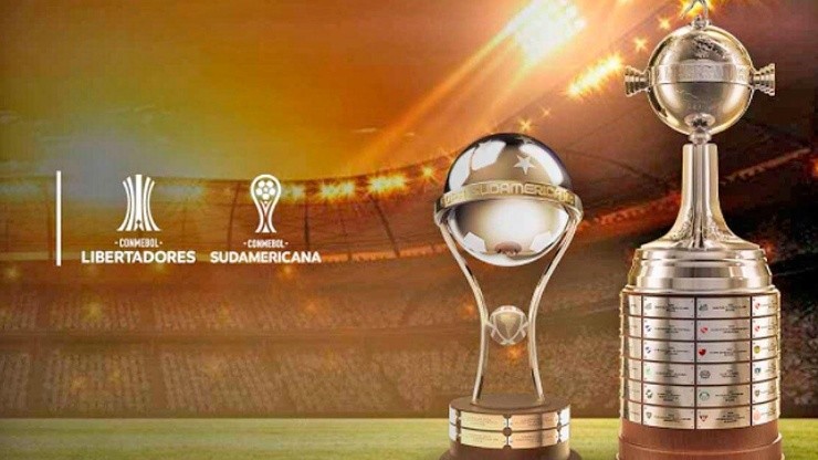 Trofeos de Copa Sudamericana y Libertadores.