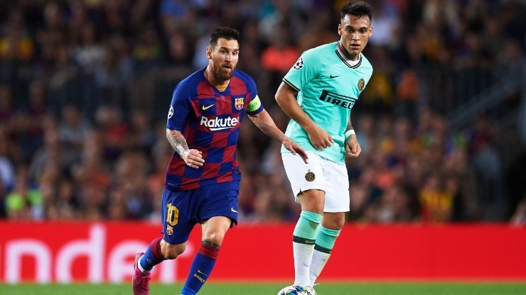 Lionel Messi y Lautaro Martínez en un encuentro disputado en Barcelona.