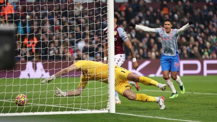 Dibu Martínez cometió un error que le costó caro a Aston Villa.
