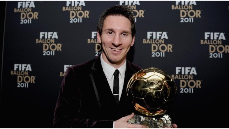 Messi y su tercer Balón de Oro consecutivo en 2011.