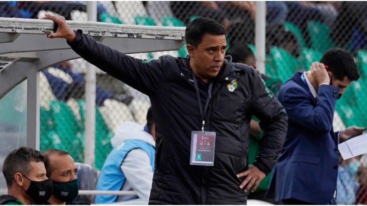 Farías dejó Bolivia y se busca entrenador.