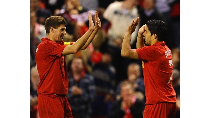 Steven Gerrard y Luis Suárez como compañeros en Liverpool.