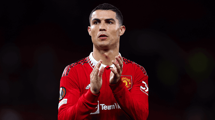Cristiano Ronaldo fights for ownership in Manchester United