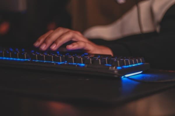 El teclado mecánico suele ser el favorito de los gamers. Fuente: Unsplash