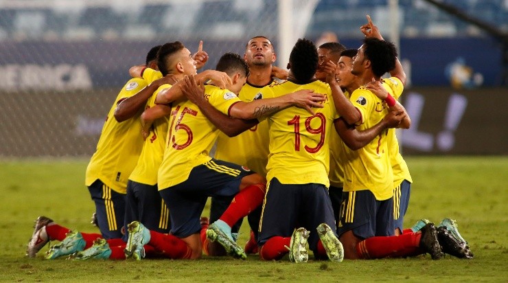 El festejo colombiano tras el golazo de Edwin. Foto: Getty