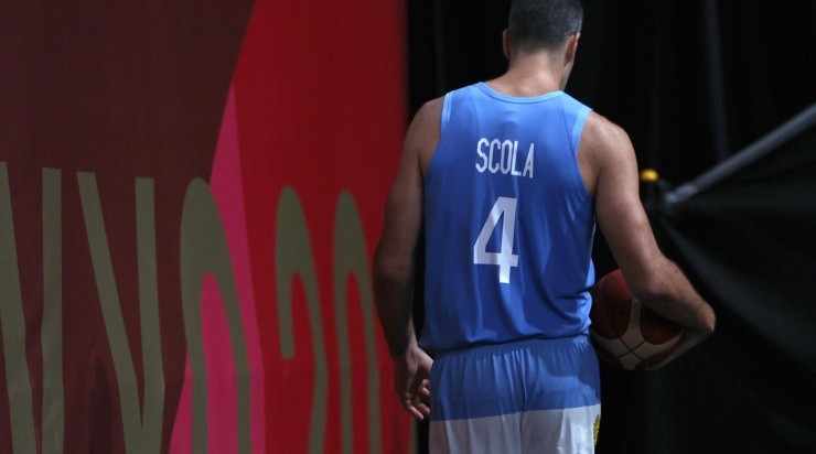 Adiós al gran capitán; Scola se marcha con la pelota (Getty)