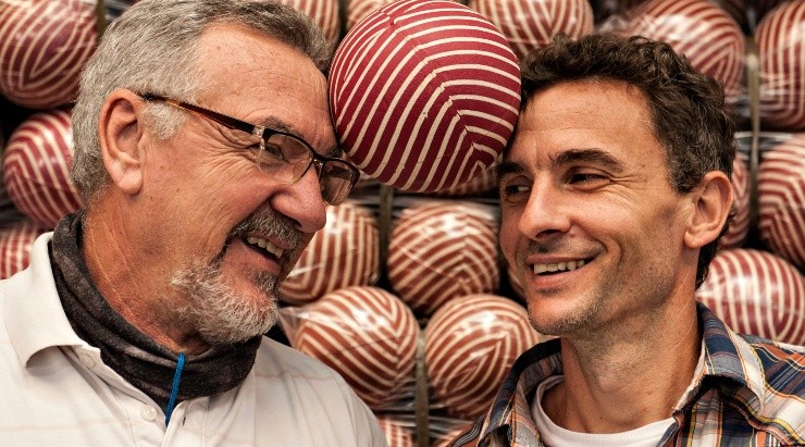 Los Cena, en su fábrica de Villa Lynch (Gentielza Carlos Sarraf / Enganche)