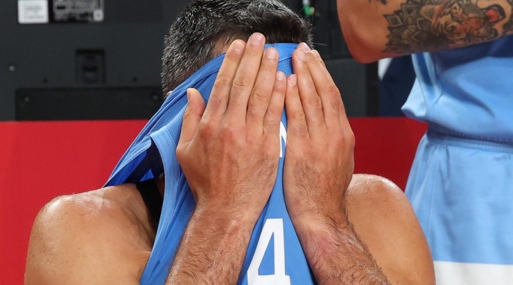 Una imagen difícil de digerir, Scola y las lágrimas por su retiro (Getty)