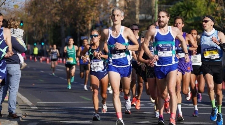 Borelli, en medio de un pelotón (@choco_gasto)