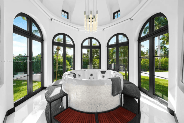 La tremenda mansión que compró el Kun Agüero en Miami.