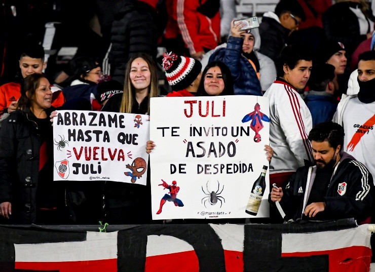 Julián Álvarez todavía no se fue y los hinchas ya lo extrañan.