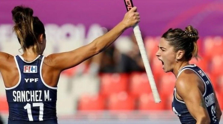 Rocío Sánchez Moccia y Victoria Granatto y uno de los siete festejos ante Candá (Twitter)