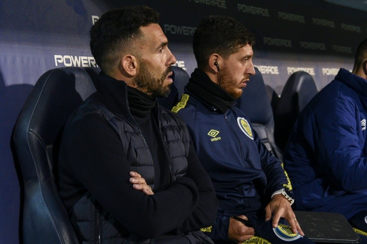 Tras su primer triunfo como DT, Tevez suspendió la conferencia de prensa.