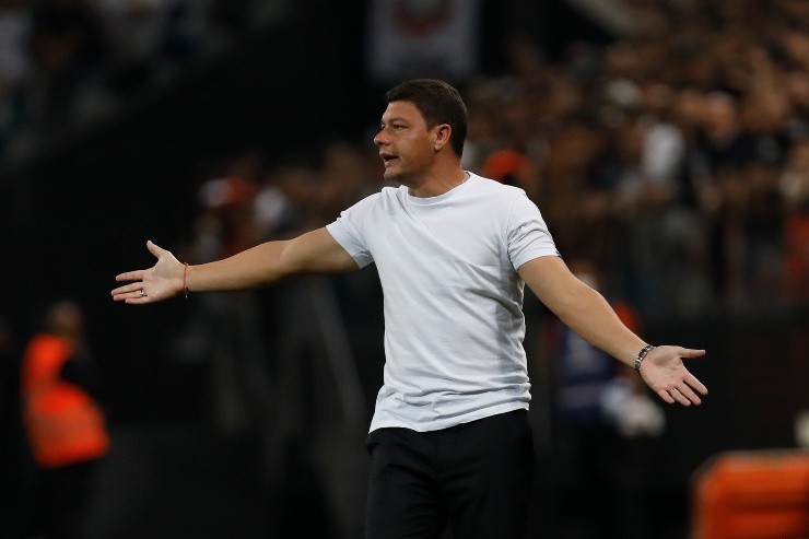 El entrenador que busca trabajo criticó la forma de ver la Copa que tiene el hincha en general.