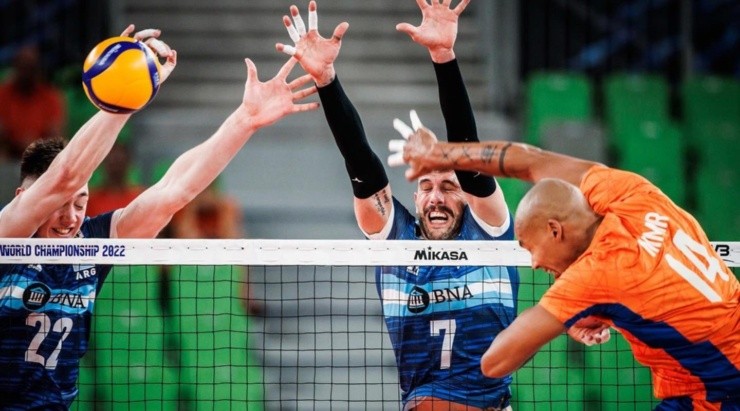 Una caída que dejó a la Argentina al filo del abismo (@Voley_FeVA)