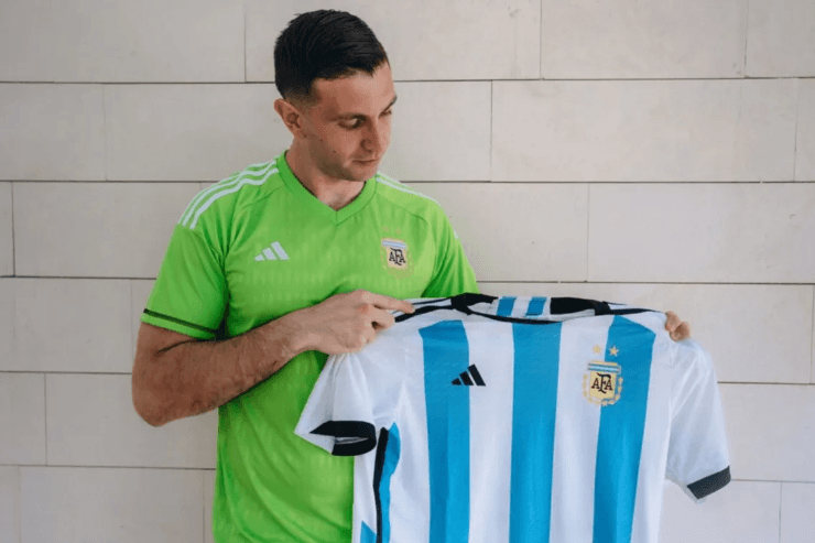 La camiseta que usará Dibu Martínez en el Mundial de Qatar.