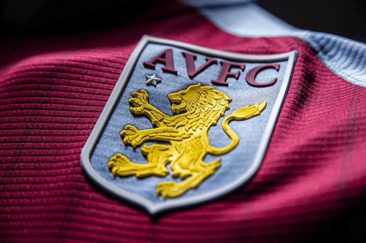 Así era el escudo del Aston Villa.