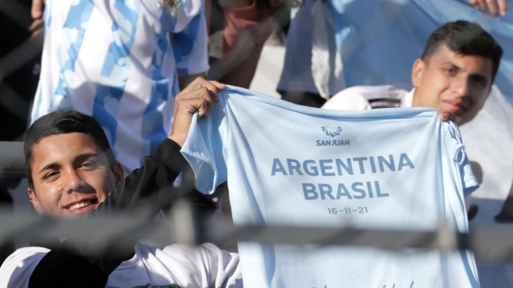 FIFA multó a la Selección Argentina por cantos discriminatorios ante Brasil. (Getty Images)