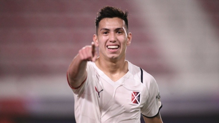 Alan Velasco se despachó con un doblete para que Independiente le gane 3-1 a Talleres.