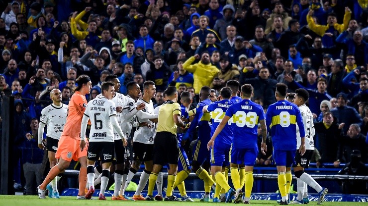 Atención Boca: Conmebol abrió un expediente por gestos racistas a los hinchas del Corinthians
