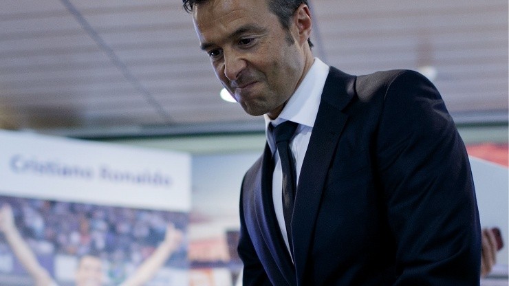 Jorge Mendes aterrizó en Barcelona: ¿Se define el futuro de una figura de la Selección Argentina?