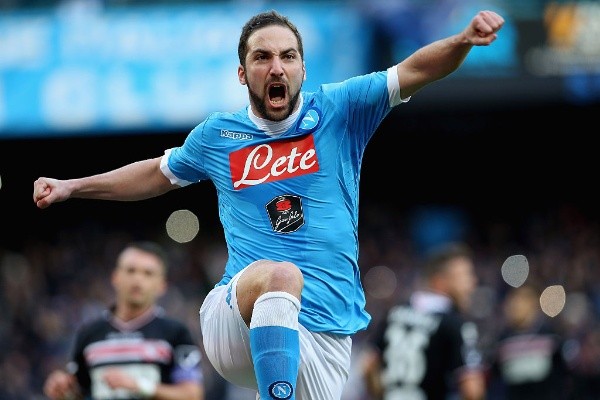 Gonzalo Higuaín dejó su marca en Napoli. (Foto: Getty)