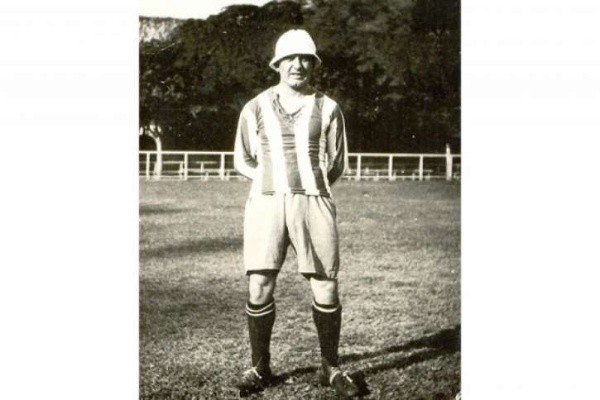 Carlos Izaguirre, figura del primer partido.