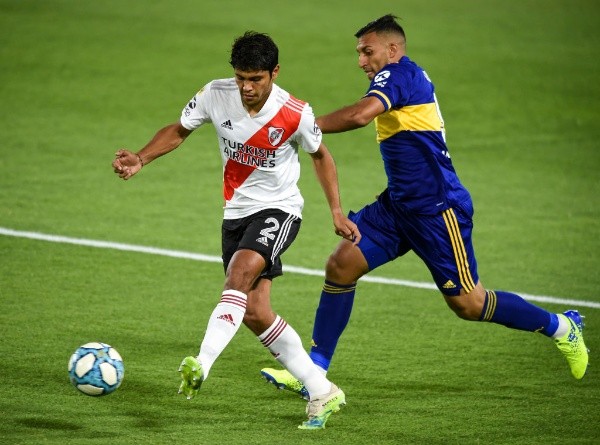 Robert Rojas durante un Superclásico. (Foto: Getty)