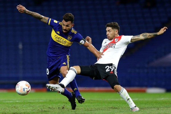 Carlos Tevez en un Superclásico. (Foto: Getty)