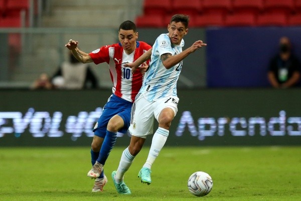 La batalla de la noche: Molina vs. Almirón. Foto: Getty