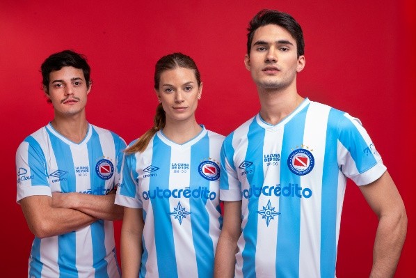 La nueva casaca de Argentinos. (Fuente: Umbro)