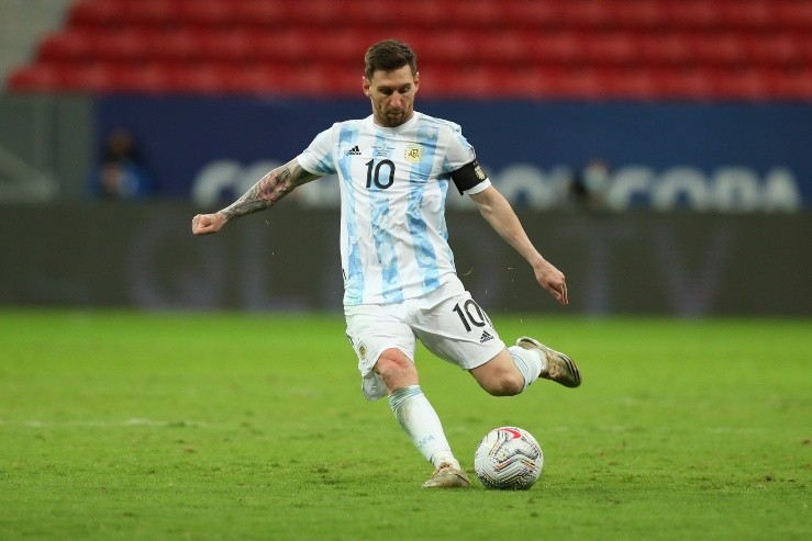 Esta es la indumentaria que Argentina portará esta noche ante Brasil (Foto: Getty Images).