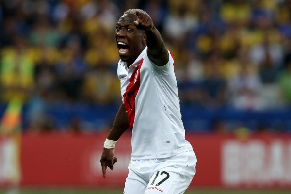 Luis Advíncula, a un paso de ser el quinto refuerzo de Boca. (Foto: Getty Images)