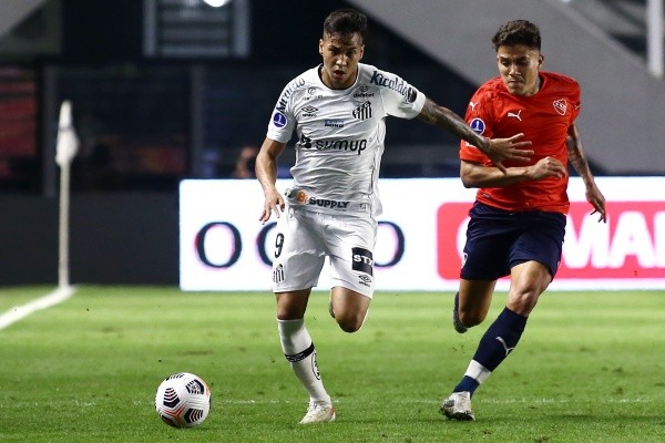 Roa ante Santos, previo a la eliminación en la Sudamericana. Foto: Getty