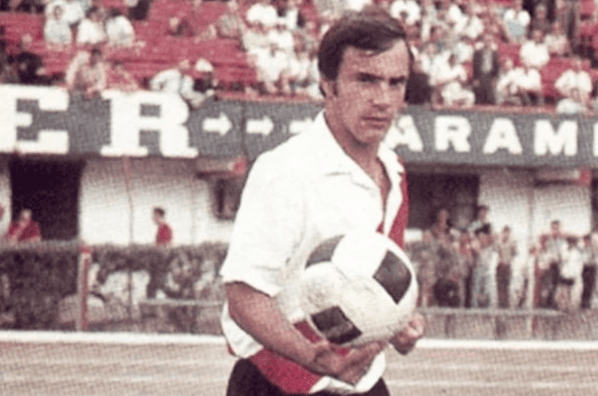 Oscar 'Pinino' Más en River. (Foto: Twitter)