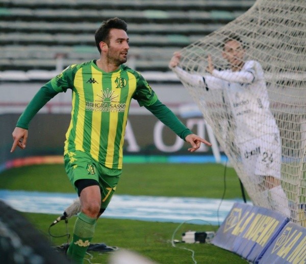 El festejo de su segundo tanto de la jornada