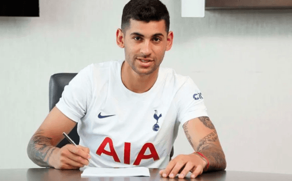 Cristian Romero en su llegada a Tottenham.