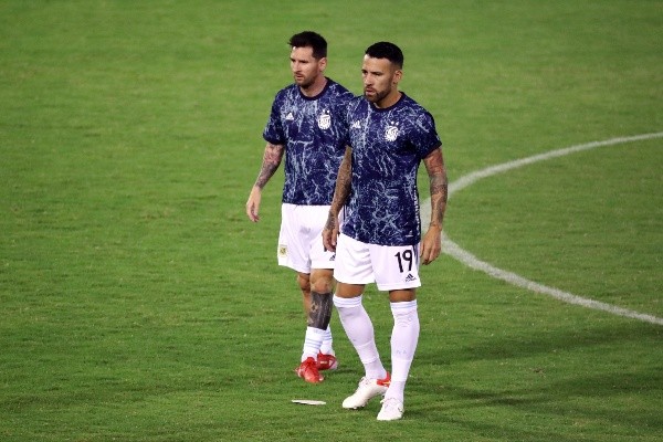 Otamendi y Messi en el precalentamiento. Foto: Getty