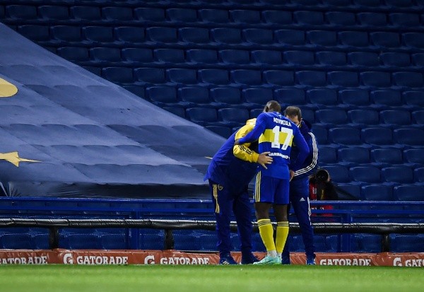 Advíncula se lesionó antes de partir a Perú, donde jugó los tres partidos. (Getty)