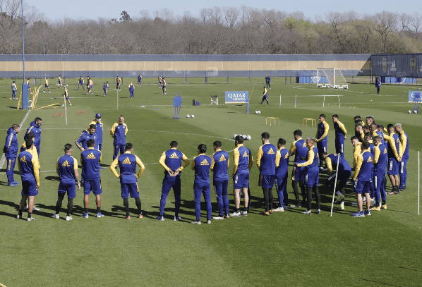 Boca se entrena con la cabeza en Colón. (Foto: Boca)