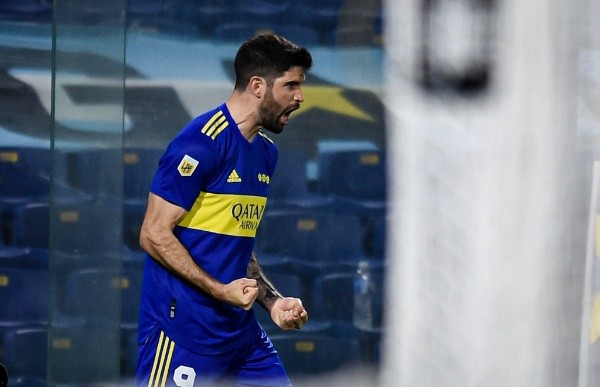 Nicolás Orsini festejando su gol a Colón. (Foto: Getty)