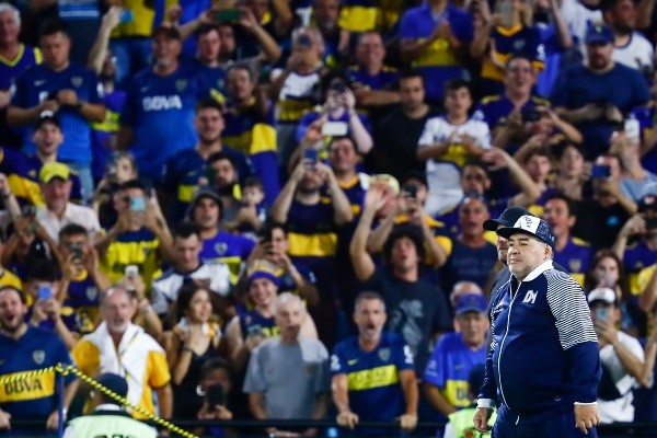 Diego y su última vez con el hincha de Boca. (Getty)