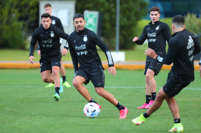 La Selección entrena con la cabeza en Perú. (Foto: @Argentina)