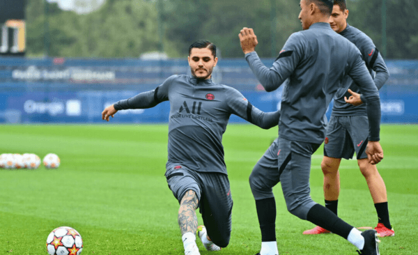 Icardi se presentó a entrenar con el PSG (Foto: Le Parisien vía Twitter)