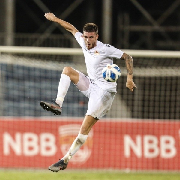 Twitter: @leoincorvaia92