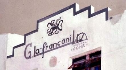 Frente de la fábrica de Don Gerildo Lanfranconi, en Saavedra.