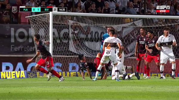 La dolorosa caída de Enzo Pérez contra Platense