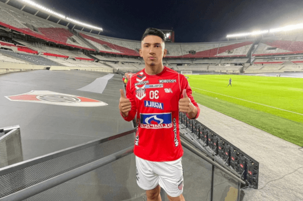 Fabián Ángel en el Estadio Monumental de River Plate (Foto:Pipe Sierra vía Twitter)