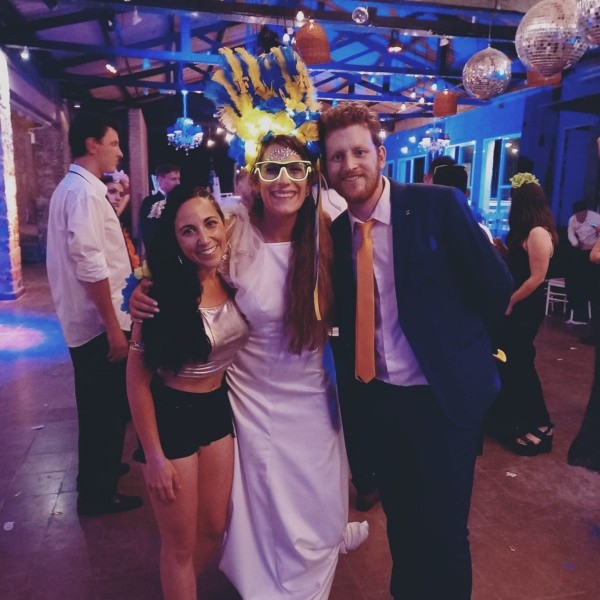 Juan José y la novia, Florencia.